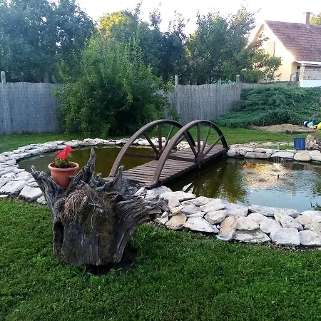 Kazsimer Vendeghaz בית הארחה 3*