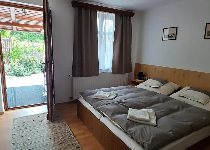 Pensión Kazsimer Vendeghaz 3*