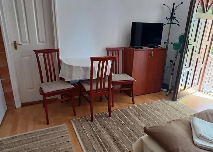 Kazsimer Vendeghaz Pensión